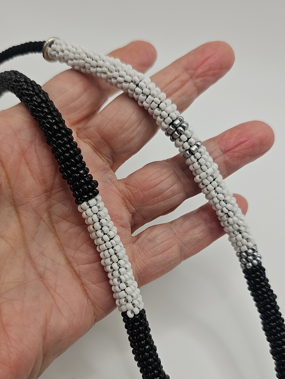 Elegant Black & White Seed Beaded Link Necklace W/ Silver Tassel Made By CHICOS - Picture 3 of 6